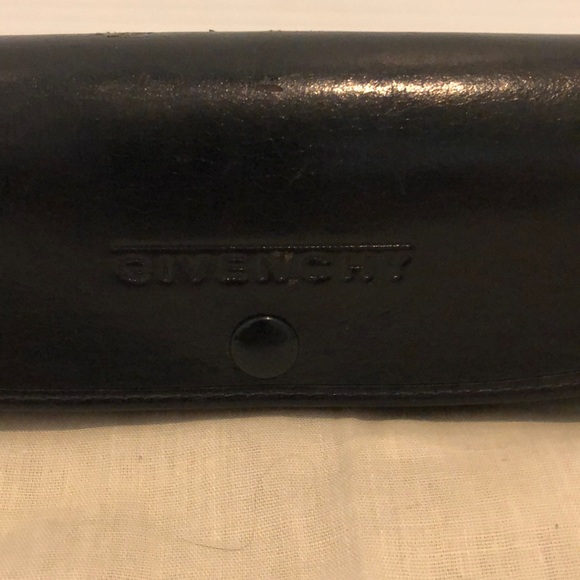 Givinchy glasses case. - Picture 1 of 4